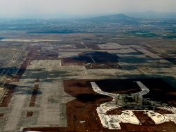 Las obras más grandes de esta construcción como el edificio terminal, las pistas 2, 3 y 6, así como la torre de control, se terminaron de liquidar con nueve mil 998 millones de pesos. AFP/A. Estrella-Getty Images