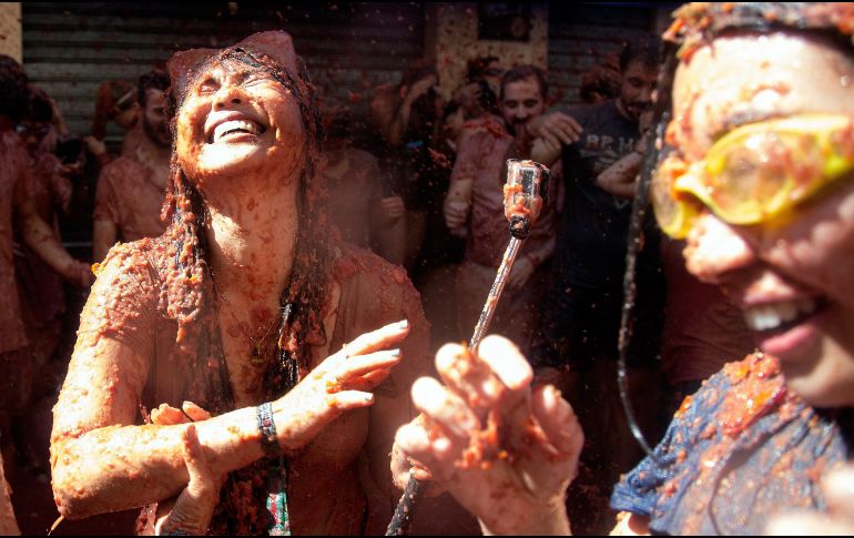 Con un amplio dispositivo de seguridad, la fiesta transcurrió sin incidentes violentos en medio de un ambiente veraniego y de guerra pacífica. EFE/M. Polo