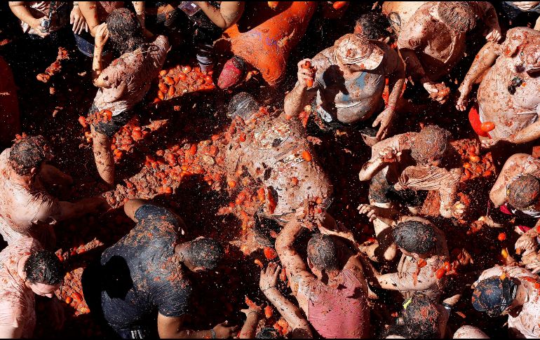 Con un amplio dispositivo de seguridad, la fiesta transcurrió sin incidentes violentos en medio de un ambiente veraniego y de guerra pacífica. EFE/M. Polo