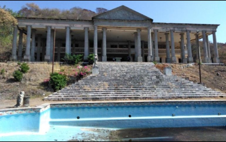 En 1988, la propiedad fue expropiada por el gobierno de Guerrero, por lo que la familia de Durazo inició la batalla legal para recuperarla. ESPECIAL