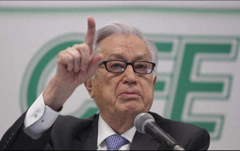 Manuel Bartlett, junto con su familia, ha construido un 