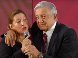 Locutora pide un abrazo a López Obrador durante conferencia mañanera