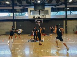 Jugadores de la quinteta jalisciense se preparan para su debut en la LNBP. EL INFORMADOR / M. Navarro