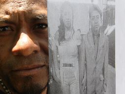 El señor de 40 años tiene dos hijos desaparecidos desde hace más de un mes y suplica ayuda al presidente Andres Manuel López Obrador. EFE / M. Guzmán