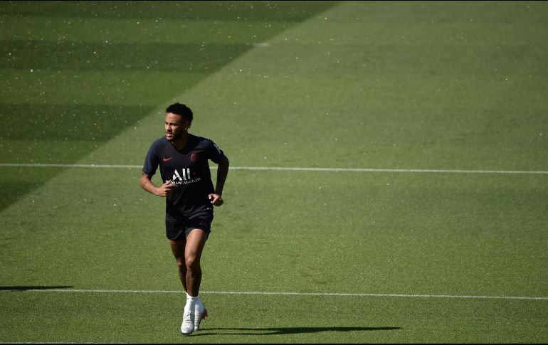 El lunes por la noche cierra el mercado de verano y la situación de Neymar sigue sin aclararse. AFP/M . Bureau