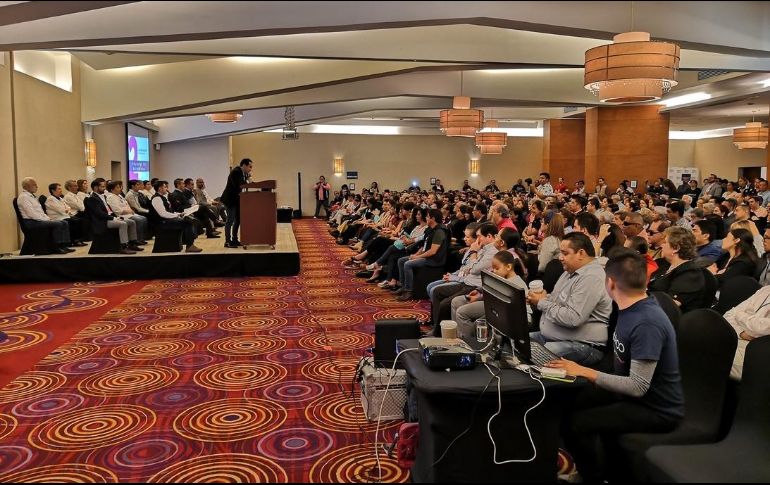 La iniciativa partidista, impulsada por el ex presidente Calderón y su esposa, México Libre, celebra una asamblea constitutiva en el distrito 12. Durante el evento se alcanzan a registrar 358 afiliados. TWITTER / @MexLibre_