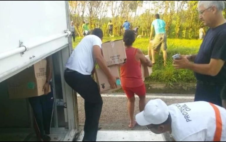 Como resultado del impacto, la puerta de la caja se abrió y esto fue aprovechado por los pobladores. ESPECIAL