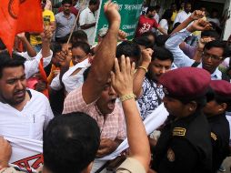 Los detractores afirman que la medida es discriminación por motivos religiosos. EFE