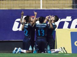 Jugadores del conjunto melenudo celebran uno de los tres goles que le metieron a Dorados. IMAGO7