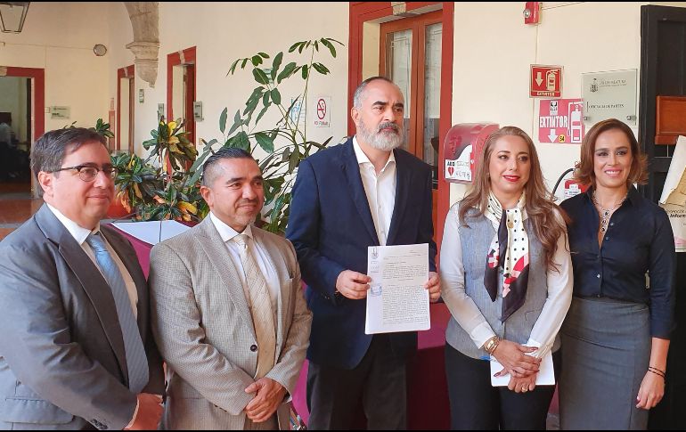 Según la propuesta de amnistía presentada por Salvador Caro (c), para acceder a ésta se deberán cubrir requisitos como que la mujer se encuentre condenada con sentencia firme o procesada por lesiones, homicidio o parricidio. EL INFORMADOR/R. Rivas