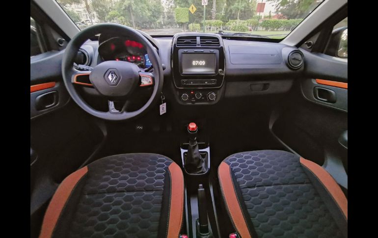 CONECTIVIDAD. Al centro del tablero encontramos la pantalla táctil de siete pulgadas con los sistemas Android Auto y Apple CarPlay.