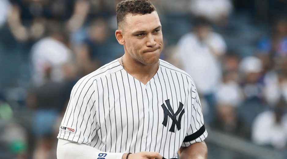 El toletero de los Yankees luce decepcionado tras la derrota de su equipo ante los Rangers de Texas. AFP