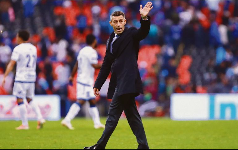 Luego del empate en contra de Chivas, la directiva cementera y Pedro Caixinha se reunieron para poner fin a la estancia del estratega lusitano. IMAGO7