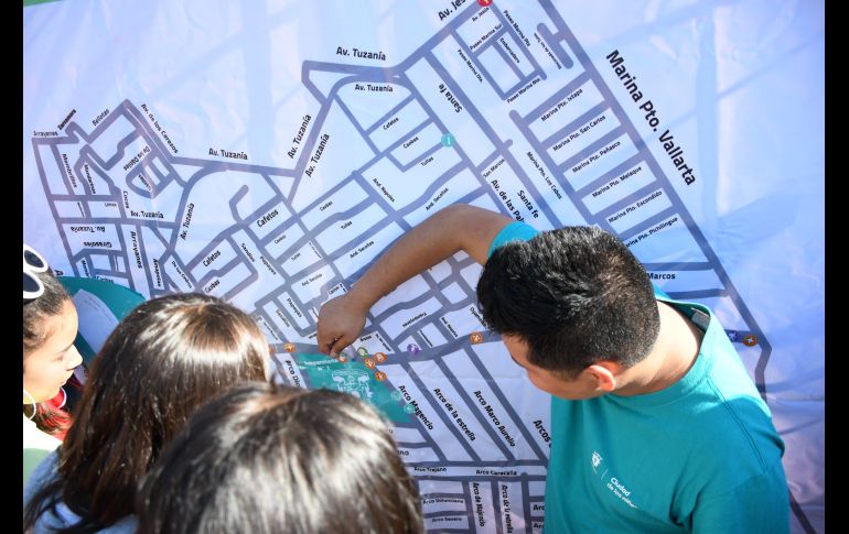 Para la intervención de los tres kilómetros entregados este martes que beneficiarán a más de cuatro mil alumnos y alrededor de 32 mil vecinos de colonias aledañas, se invirtió un total de 1.6 millones de pesos. ESPECIAL/ Ayuntamiento de Zapopan