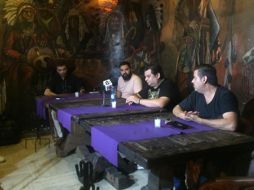 Mario y Kakou Reyes (c) compartieron que la banda prepara nuevos sonidos, sin dejar de lado su esencia. ESPECIAL