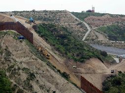 Los nuevos tramos del muro abarcan 280 kilómetros y estarán cerca de Yuma, San Diego, El Centro, Laredo y El Paso. AP/G. Bull