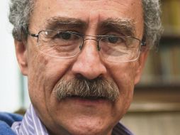 Por su labor en la investigación literaria reconocen a Héctor Perea. ESPECIAL