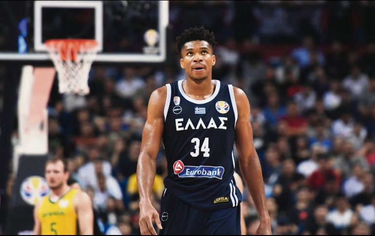 Giannis Antetokounmpo, la estrella de la NBA, no pudo evitar la caída de Grecia. AFP
