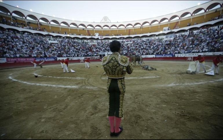 A pesar de que López Obrador no sostiene que las corridas de toros sean maltrato animal, señala que se debe informar a los ciudadanos sobre ello para que puedan votar y decidir a favor o en contra de la prohibición. EL INFORMADOR / ARCHIVO