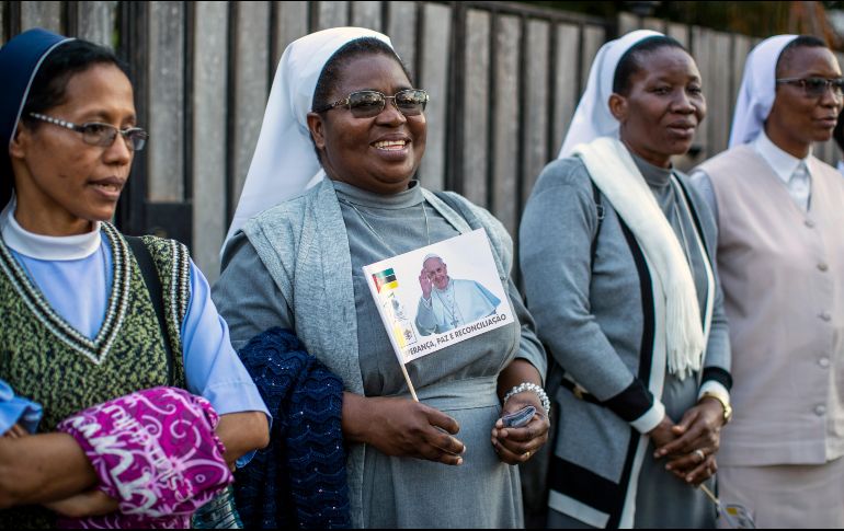 Francisco llega a un país que ha vivido diecisiete años de una guerra civil que causó un millón de muertos y cuatro millones de refugiados. AP/B. Curtis
