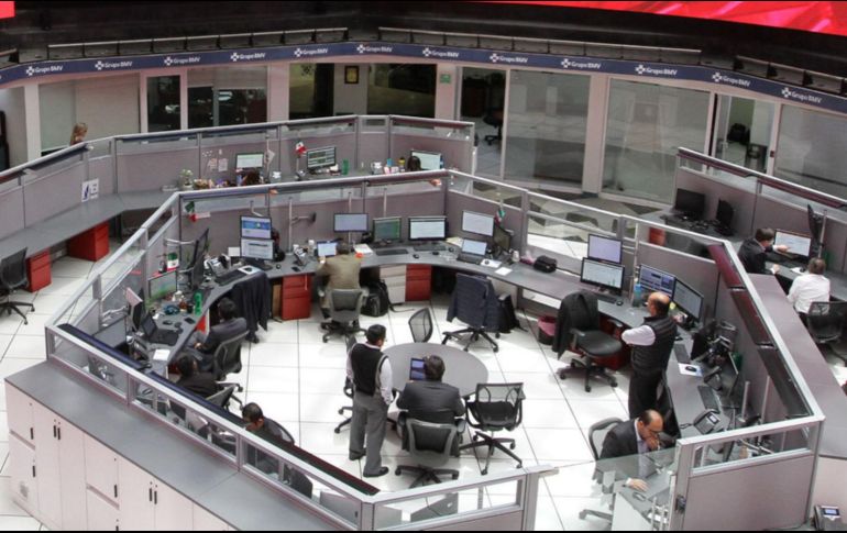 Este miércoles se negociaron 411.1 millones de títulos por un importe de 16 mil 722 millones de pesos. NTX/ARCHIVO