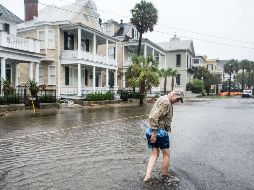 Los aguaceros comenzaron el miércoles por la noche en la histórica ciudad portuaria de Charleston, situada en una península propensa a las inundaciones. AFP / S. Rayford
