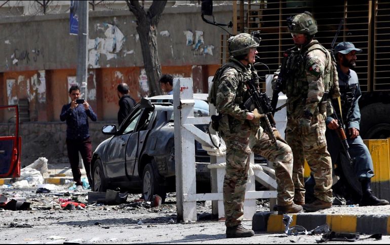 Dos militares de la misión de la OTAN Resolute Support, un rumano y un estadounidense, figuran entre las víctimas mortales, indican en un comunicado. EFE/H. Amid