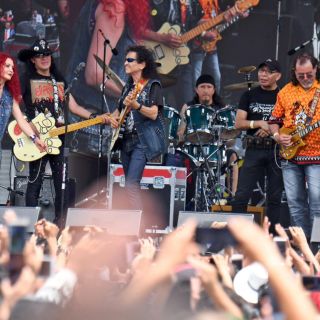 Alex Lora y El Tri hacen parada en Metro Insurgentes