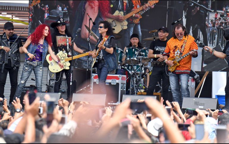 Con el mejor de los ánimos y pese al soleado día, el público acompañó a la banda de rock por más de una hora. SUN/A. Martínez