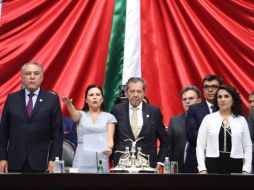 Laura Rojas tomó protesta en el cargo, a pocas horas de que expirara el plazo para elegir al sustituto de Porfirio Muñoz Ledo. TWITTER / @diputadospan