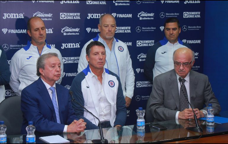 Este viernes, Victor Garcés y Alfredo Álvarez, presentaron a Robert Dante Siboldi, como nuevo director técnico de la Máquina. IMAGO7 / R. Vadillo