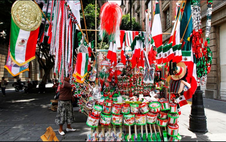 Buscar opciones económicas y limitar el uso de la tarjeta de crédito contribuirán a que tengas unas finanzas sanas en el Grito de Independencia. NTX/ARCHIVO