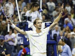 Con un tenis algo irritante, y tras casi perder el set, Medvedev hizo lo suficiente con su estilo defensivo para doblegar a Dimitrov. EFE/J. Szenes