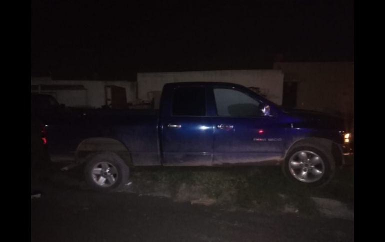 Cuando el vehículo se detiene, los oficiales solicitan el estatus de la placa delantera y son informadosque está sobrepuesta y que corresponde a un BMW modelo 2008 del estado de Ohio, EU. ESPECIAL/ Policía de Tlajomulco