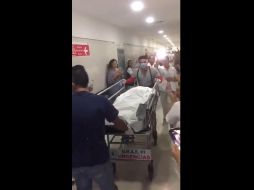 La cuenta oficial del IMSS publica en su cuenta de Twitter un emotivo video del momento en que despiden a la joven. TWITTER / @Tu_IMSS