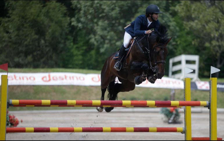 Alfonso Gutiérrez y “Quick Ardent” se llavaron la moña verde en la prueba a 1.40 metros. EL INFORMADOR/F. Atilano