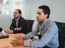 LO NUEVO. Andrés Plasencia (derecha), comparte los detalles sobre la reinauguración de Mazda Galerías. EL INFORMADOR / G. Gallo