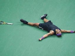 Rafael Nadal protagonizó uno de los encuentros más emocionantes y reñidos del año ante Daniil Medvedev para ganar el decimonoveno torneo grande de su carrera y ponerse a uno de Roger Federer. AFP