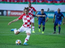 El capitán Luka Modric adelantó a los balcánicos desde el punto de penal al inicio del partido. TWITTER / @HNS_CFF
