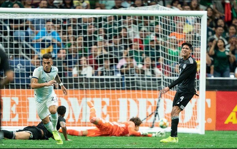 El jugador de la noche triste para México en San Antonio fue Lautaro Martínez, quien hizo tres de los cuatro goles. IMAGO7/E. Espinosa