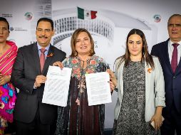 Xóchitl Gálvez (centro) mencionó que la SFP puede indagar las declaraciones patrimoniales de cuando Manuel Bartlett ocupó otros cargos públicos. NOTIMEX/Q. Blanco