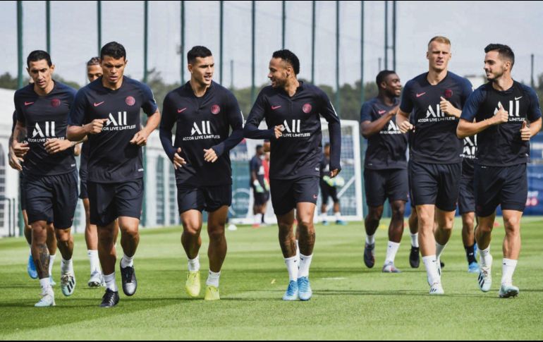 El PSG, actual monarca de la Ligue 1, juega el sábado, pero la inclusión de Neymar (botines azules) está en veremos. @PSG_ESPANOL