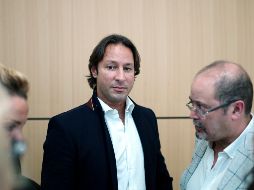 Rani Saidi (c), guardaespaldas de la princesa, a su salida hoy del tribunal en París. Saidi fue condenado a ocho meses de prisión en suspenso y a una multa de cinco mil euros. AP/T. Camus