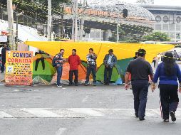 Poco después de las 14:00 horas se permitió la apertura de una puerta del inmueble. SUN
