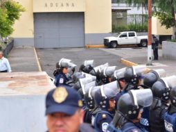 Policías acuden al Reclusorio Oriente. EFE/M. Guzmán
