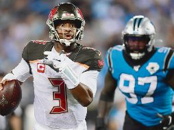 El mariscal de campo de Tampa Bay, Jameis Winston, lanzó para 208 yardas y una anotación. AFP
