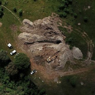 Piden apoyo federal para identificar restos de fosa; son de al menos 37 personas