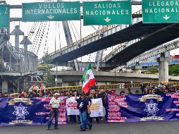 El abogado señaló que el grupo que bloquea las inmediaciones del AICM es un sector que se ha desesperado por no hallar una solución a sus demandas. SUN / H. García