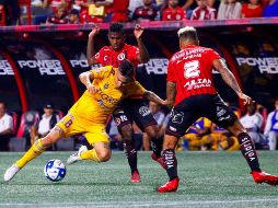 Miller Bolaños (atrás) y Lucas Zelerayán fueron los autores de los goles. EFE/A. Zepeda