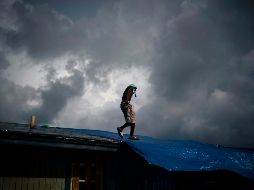 Según los pronósticos, el fenómeno adquirirá fuerza de huracán el domingo, pero permanecerá en aguas abiertas. AP / ARCHIVO